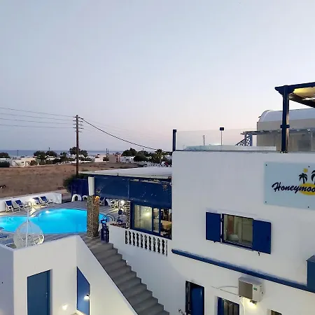Honeymoon Aparthotel Perivolos (Santorini)