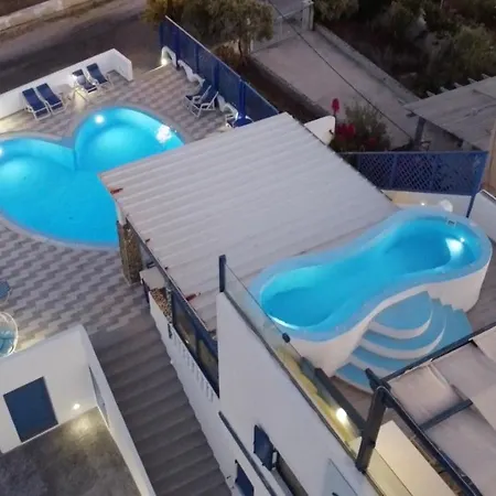 Honeymoon Aparthotel Perivolos (Santorini)