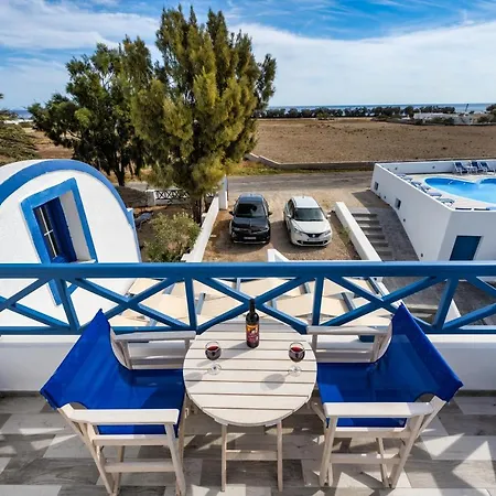 Honeymoon Aparthotel Perivolos (Santorini)