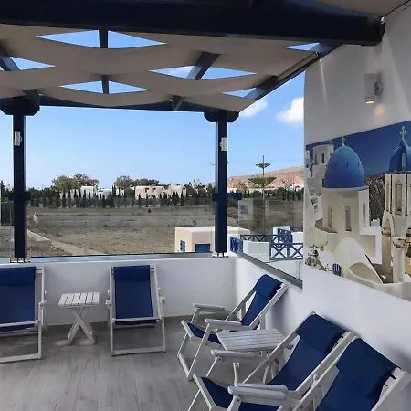 Honeymoon Aparthotel Perivolos (Santorini)